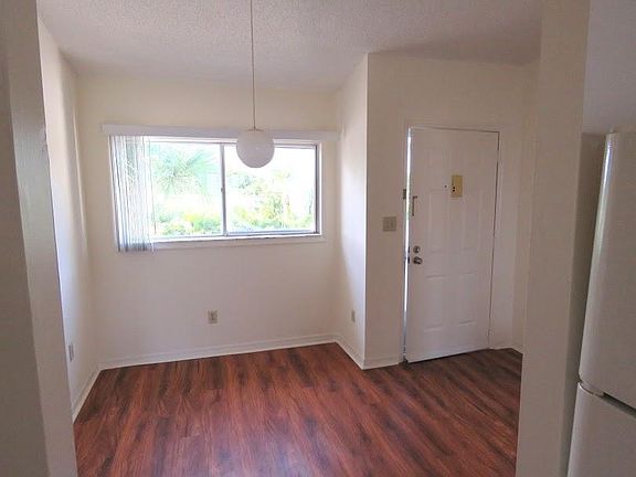 3rd image of 130 Beach Park Ln