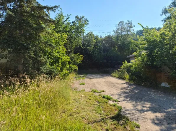 10821 101st St, Peace River, AB T8S 1L5