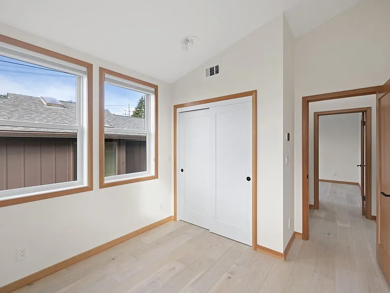 Front junior bedroom, closet view