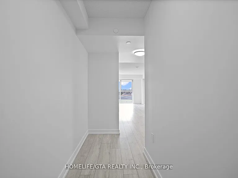 225 Village Green Sq #601 — Photo 3