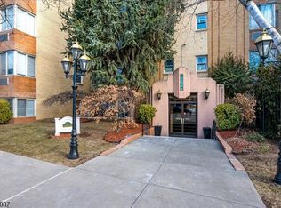 19 Lyons Ave APT 402, Newark, NJ 07112