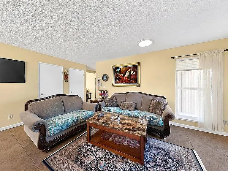 540 Fullerton Dr — Photo 4