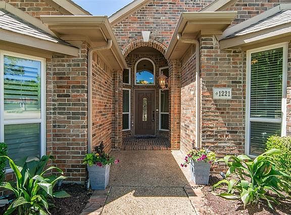 3rd image of 1221 Bel Air Dr