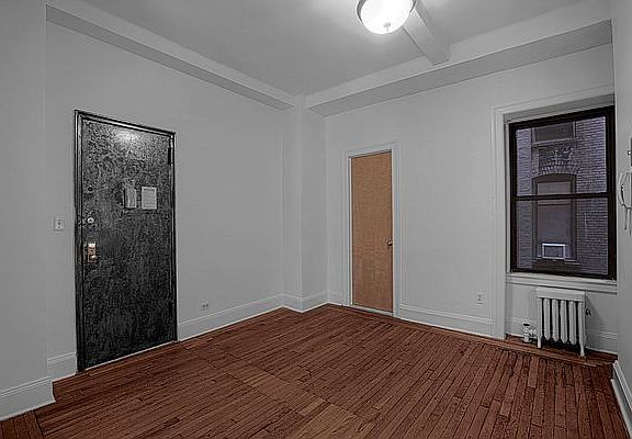 3rd image of 19 W 69th St APT 203