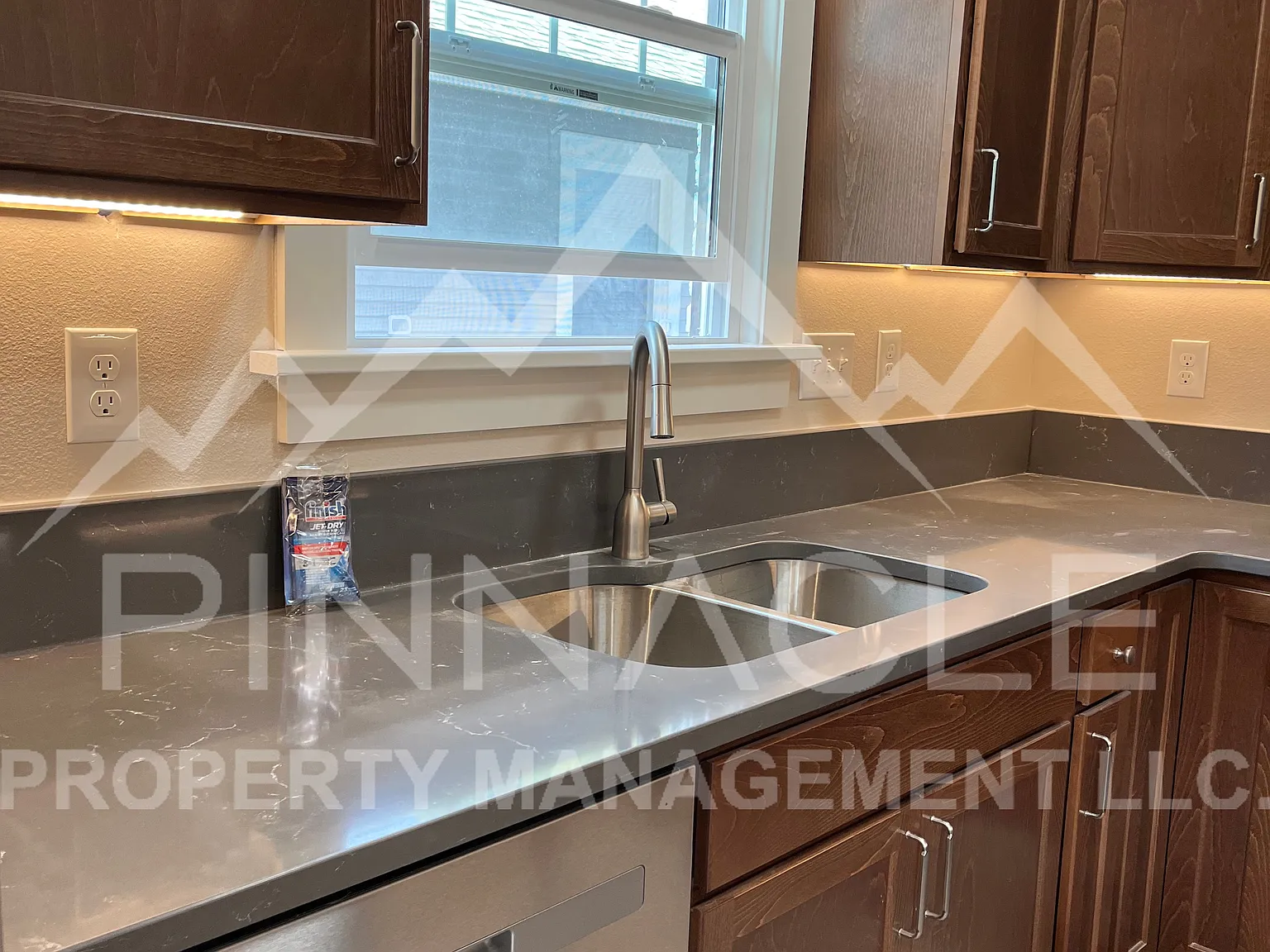 2 bed, 900 sqft, $1,250 — Photo 4