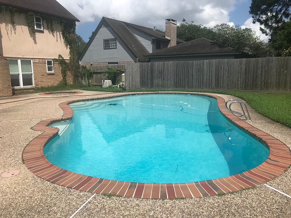 1st image of 15010 Hollydale Dr