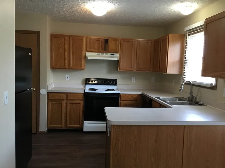 199 Yehlshire Dr — Photo 2