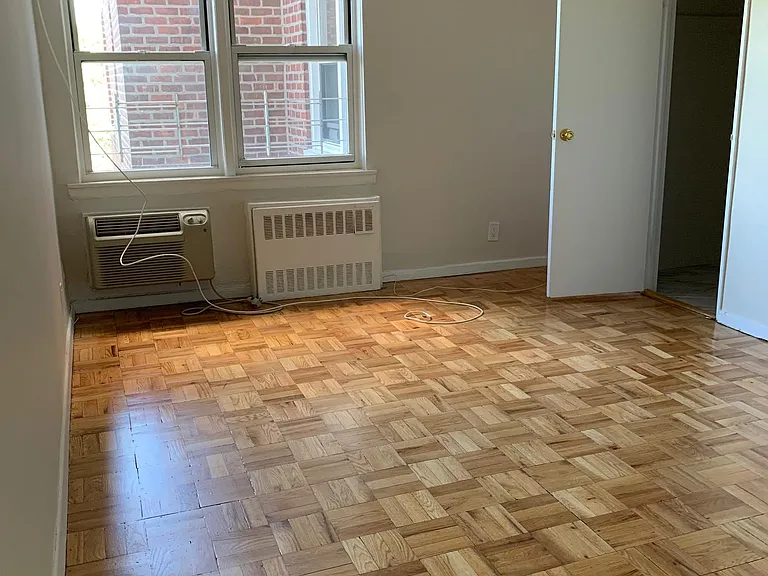 1160 Midland Ave — Photo 12