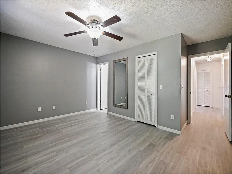 240 Maureen Dr — Photo 6