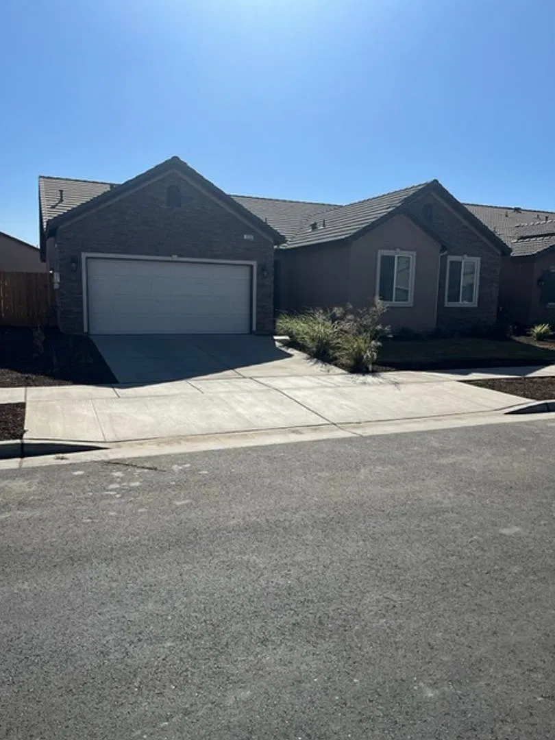 4 Bedroom 2 Bath home in Hanford Coming Soon — Photo 1