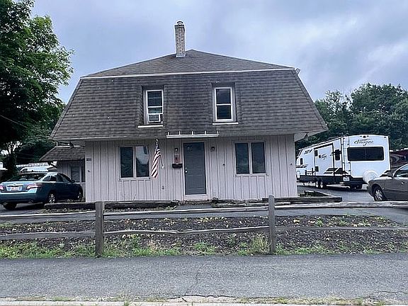 2nd image of 162 South St #2