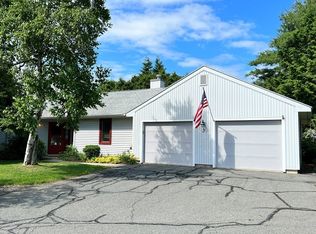 3 Burgundy Ln, Amherst, MA 01002