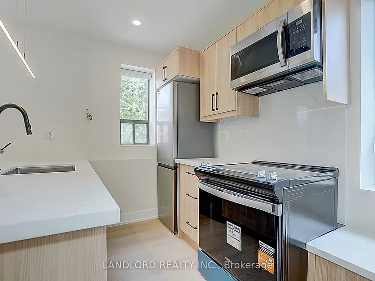 240 Durie St #201 — Photo 13
