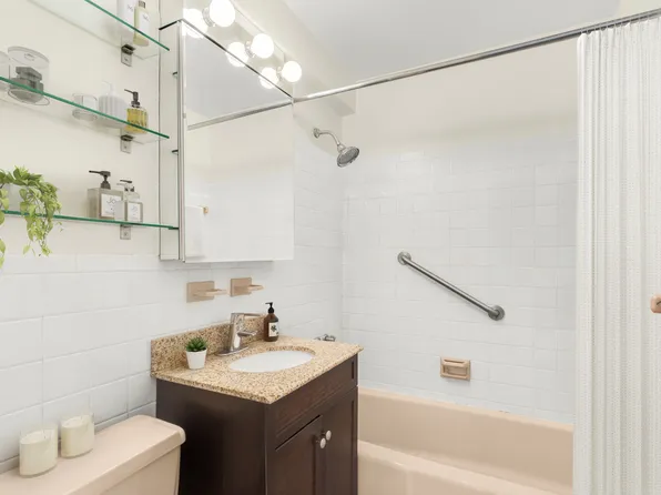 333 East 66th Street image 6 of 6