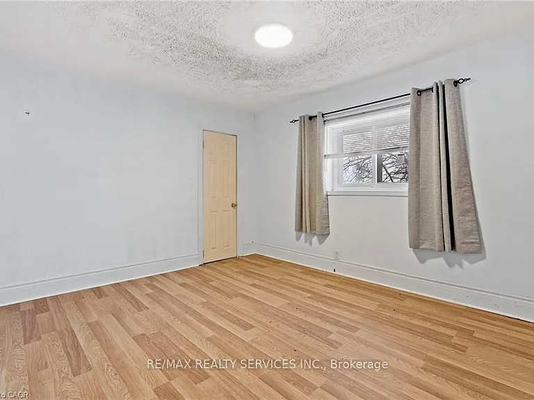 5292 Bridge St — Photo 10