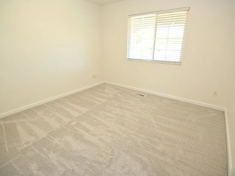 5659 Lathrop Dr — Photo 26