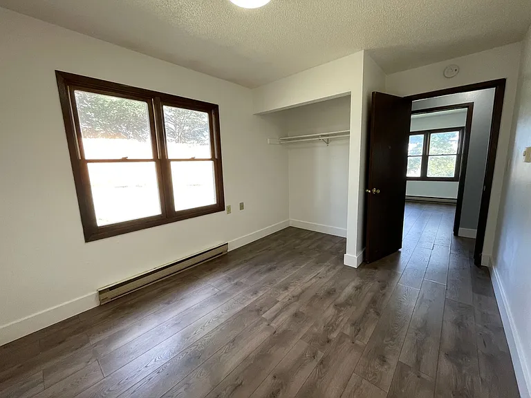 505 Barclay St — Photo 9