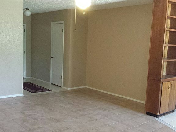 3rd image of 903 Meadowbrook Dr