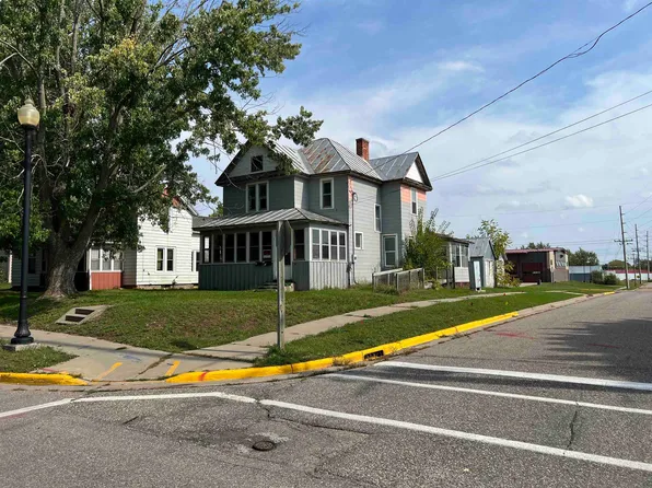 414 Division St, Mauston, WI 53948