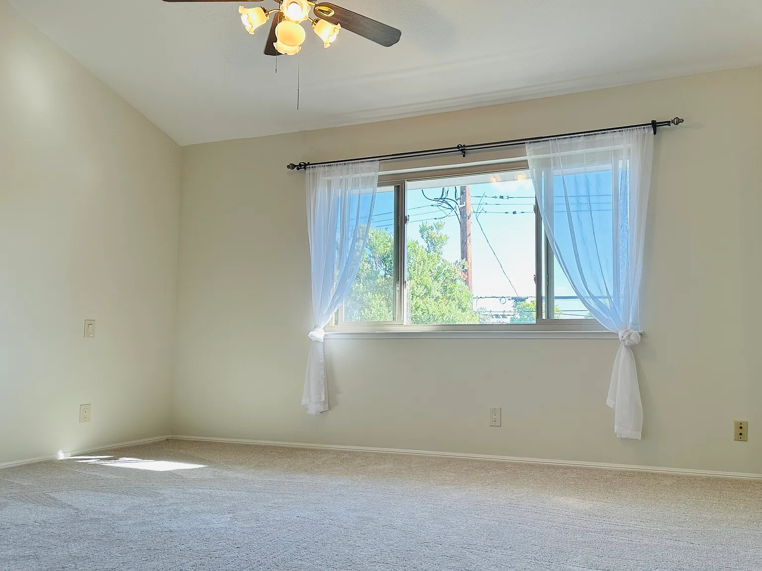 2 bed, 1250 sqft, $4,500 — Photo 2