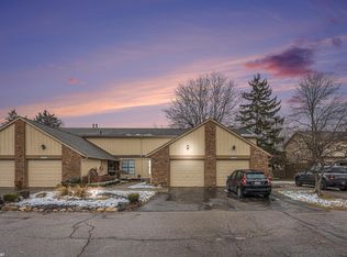 31806 Ivy Ln, Warren, MI 48093