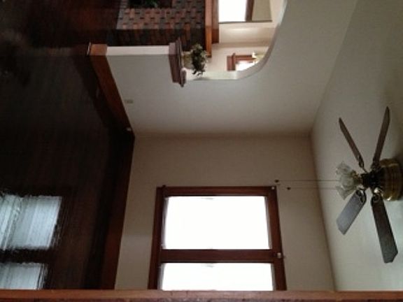 5th image of 136 E Maplewood Ave