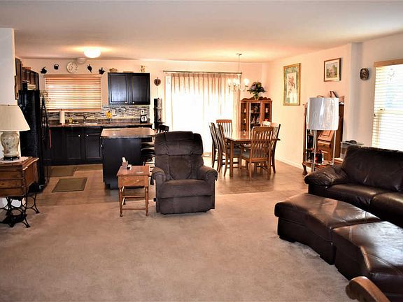 3rd image of 1962 Spring Cove Dr