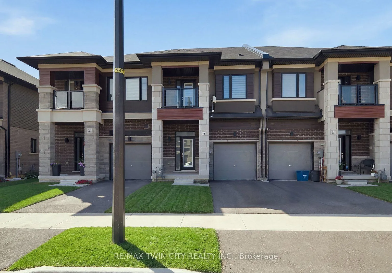 3 bed, $2,400 — Photo 2