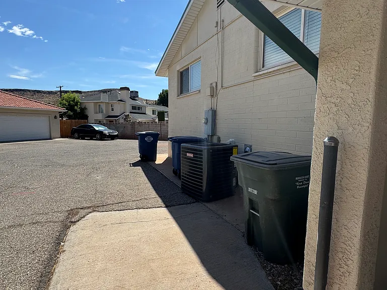 461 W Diagonal St — Photo 11