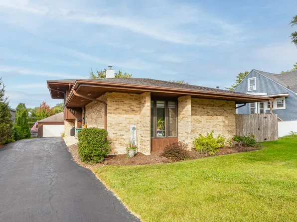 4940 Cornell Ave, Downers Grove, IL 60515