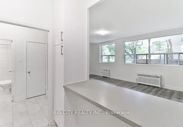 31 Upper Canada Dr #103 — Photo 5