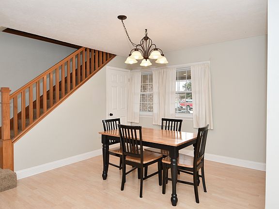 5th image of 1402 Miami Ct N