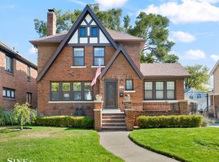 1386 Grayton St, Grosse Pointe Park, MI 48230