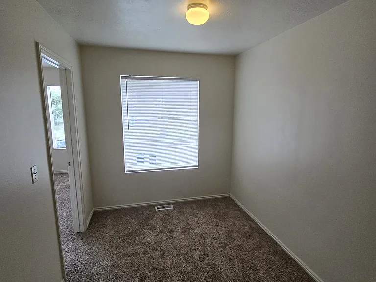 593 S 430 W — Photo 11