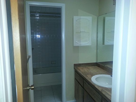 3rd image of 325 Redwing Way