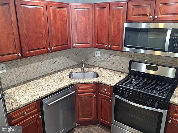4th image of 9412 Fairgreen Ln