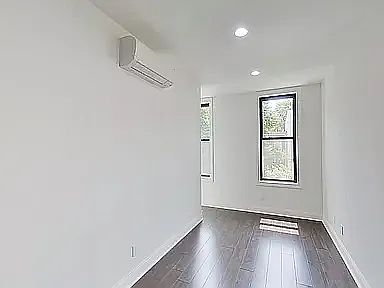 4th image of 35 Schaefer St APT 3R