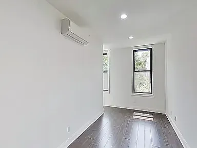 35 Schaefer St #3R — Photo 4