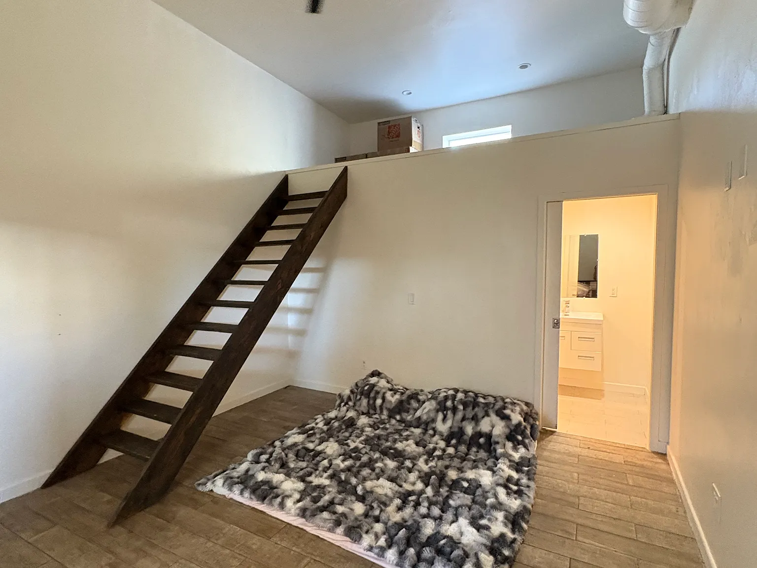 3 bed, 1100 sqft, $3,500 — Photo 4
