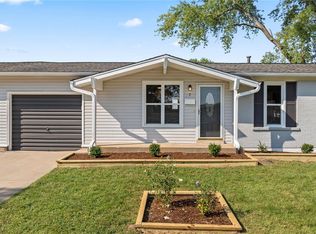 7 Cedar Park Dr, Florissant, MO 63031