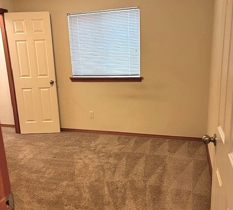 4th image of 423 SW 155th St APT H