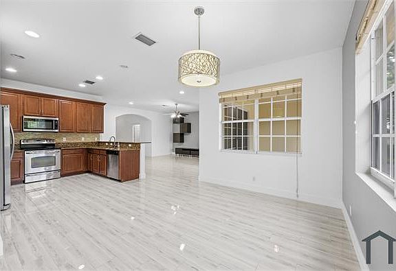3rd image of 6752 Osage Cir