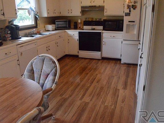 3rd image of 5904 W Essex Dr