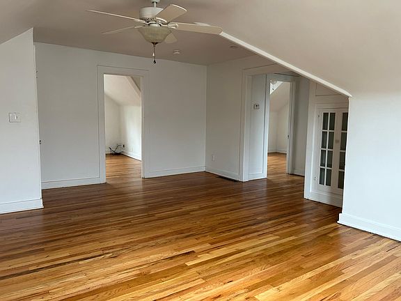 4th image of 1010 Beaconsfield Ave