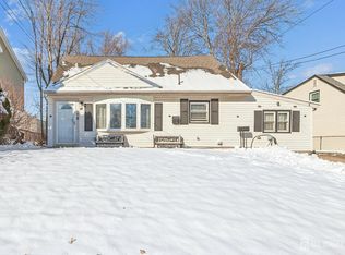 41 Pinetree Dr, Parlin, NJ 08859