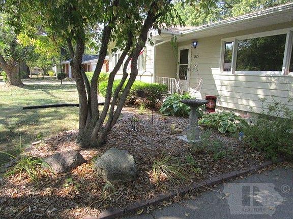 3rd image of 1005 Hillcrest Dr