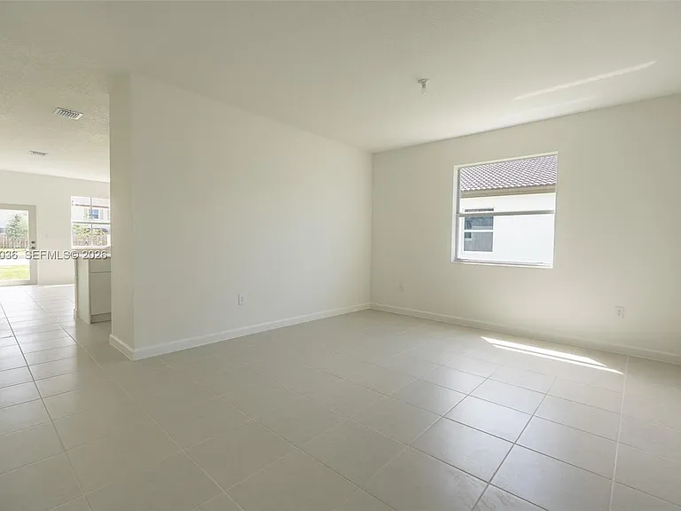 2485 SE 29th Dr — Photo 18