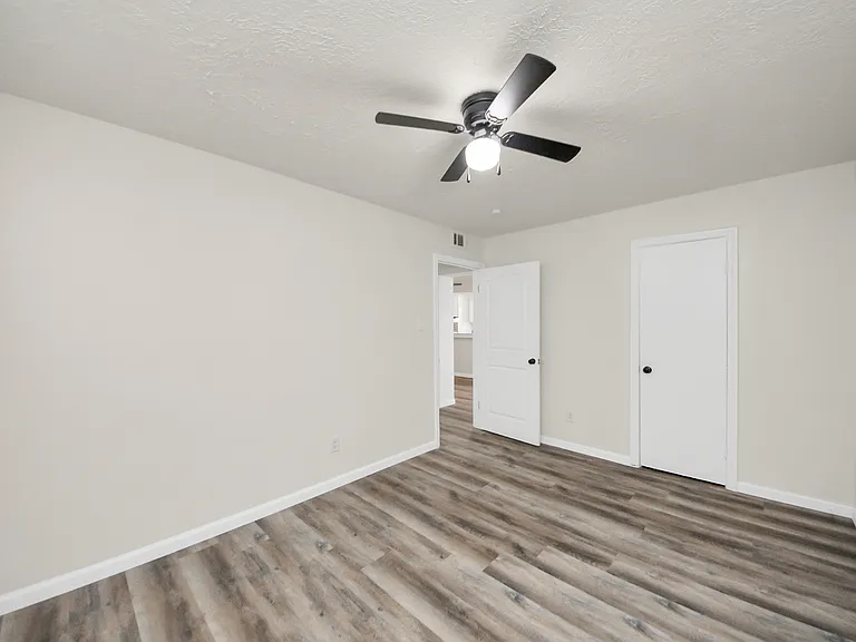 2110 Melbourne St — Photo 16