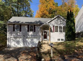 48 Manhattan Rd, Worcester, MA 01602