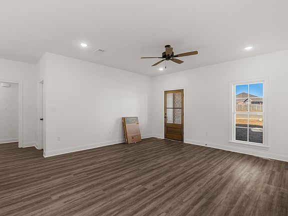 4th image of 46 S Fairfax Dr